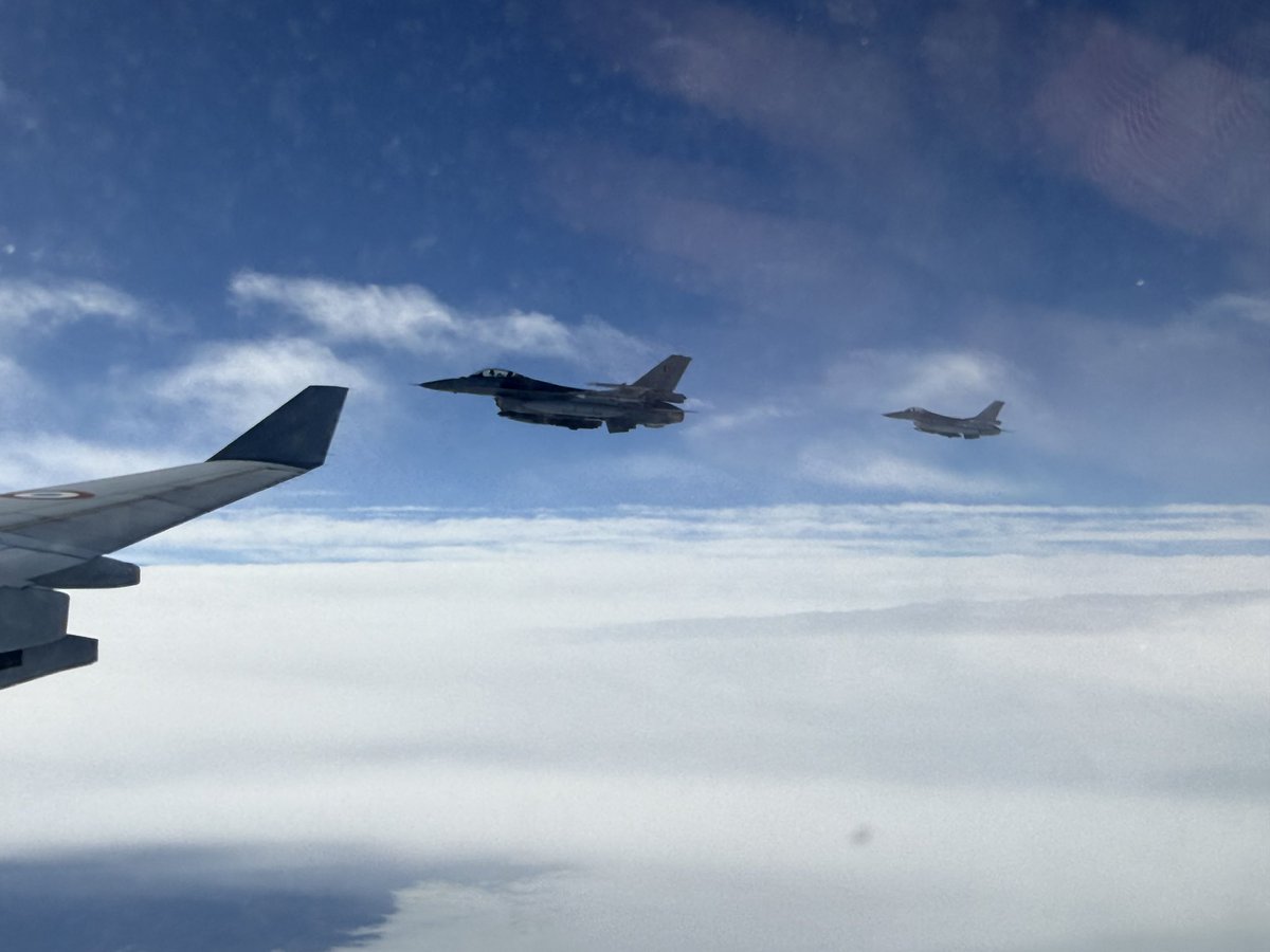 FrenchForces's tweet image. 📍 Black Sea | Joint aerial surveillance over a strategic area between allies 🇬🇧 🇧🇪 🇫🇷 ✈️
 
Shared objectives:
 
➡️ Operating #Together with common procedures 🤝

➡️ Ensuring freedom of aerial navigation and access to shared spaces.  🌐

➡️ Safeguarding security and anticipating…