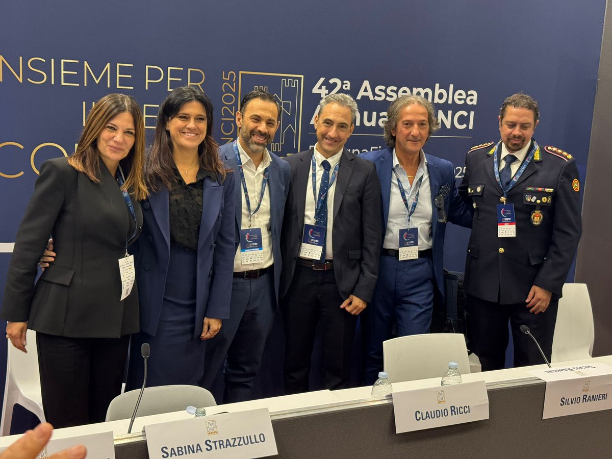 TIM_Enterprise's tweet image. Dopo tre giorni ricchi di incontri si è conclusa a #Bologna la 42a Assemblea annuale di @comuni_anci  - Associazione nazionale Comuni italiani, un&apos;occasione importante per dialogare con governo, PA e istituzioni sull&apos;importanza della #DigitalTransformation 💡

Con oltre…