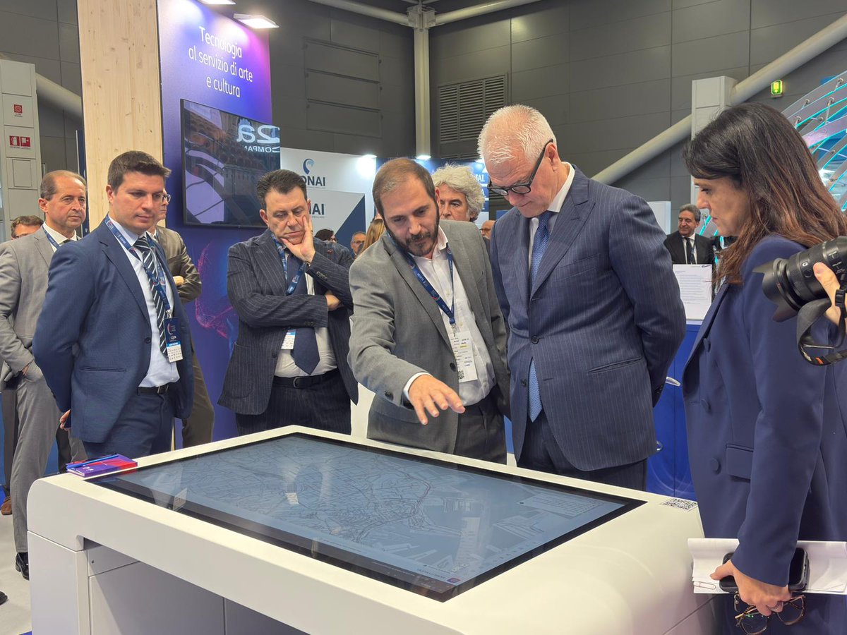 TIM_Enterprise's tweet image. Dopo tre giorni ricchi di incontri si è conclusa a #Bologna la 42a Assemblea annuale di @comuni_anci  - Associazione nazionale Comuni italiani, un&apos;occasione importante per dialogare con governo, PA e istituzioni sull&apos;importanza della #DigitalTransformation 💡

Con oltre…