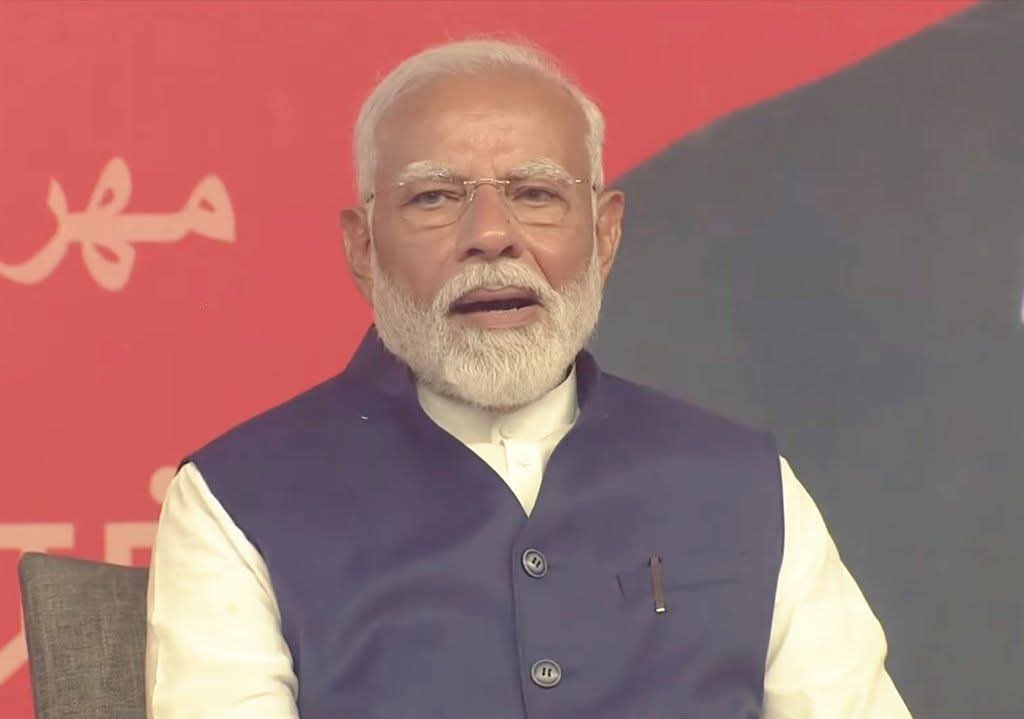 नरेंदर मोदी कहता है
मोदी डर गया
मोदी भाग जाएगा...
मोदी नाचेगा

राहुल गांधी प्रधानमंत्री मोदी के प्रति जो अभद्र और अपमानजनक भाषा का प्रयोग करते हैं वही कांग्रेस के लिए बेहद नुकसानदायक साबित होती है,
भारत का कल्चर ऐसा कभी नहीं रहा कि किसी से तू तड़ाक से की गई बात को कोई पसंद करे..