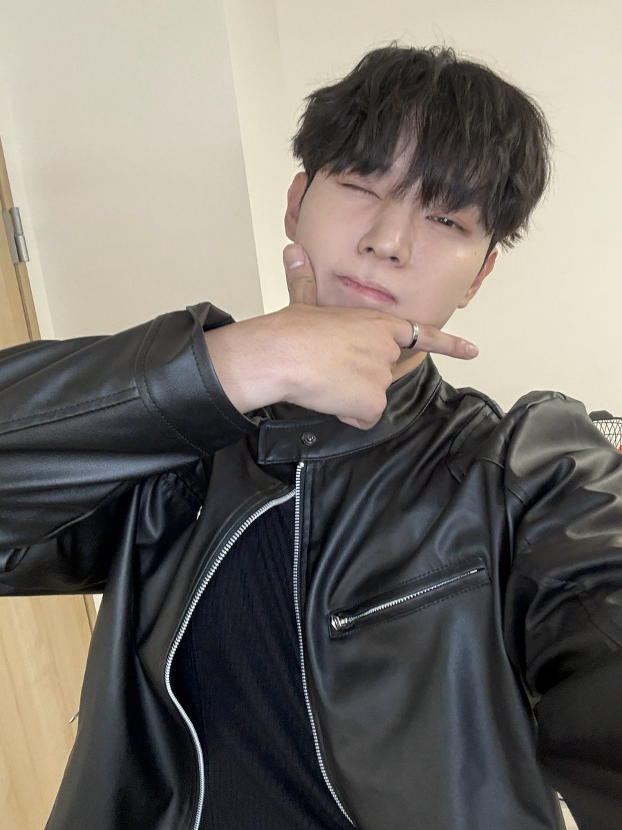 [📷][#JINHWA_RAID]
 
아자스❤️

#블리처스 #BLITZERS #진화 #JINHWA