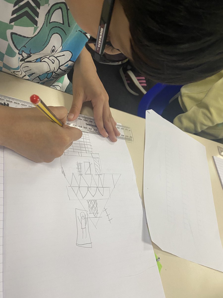 MrsImadBF's tweet photo. In DT we have been learning about Tudor houses and today designed our own, making sure to include lots of detail. 🏡 @MrsWMohranBFS https://t.co/U0xoRBqhBz