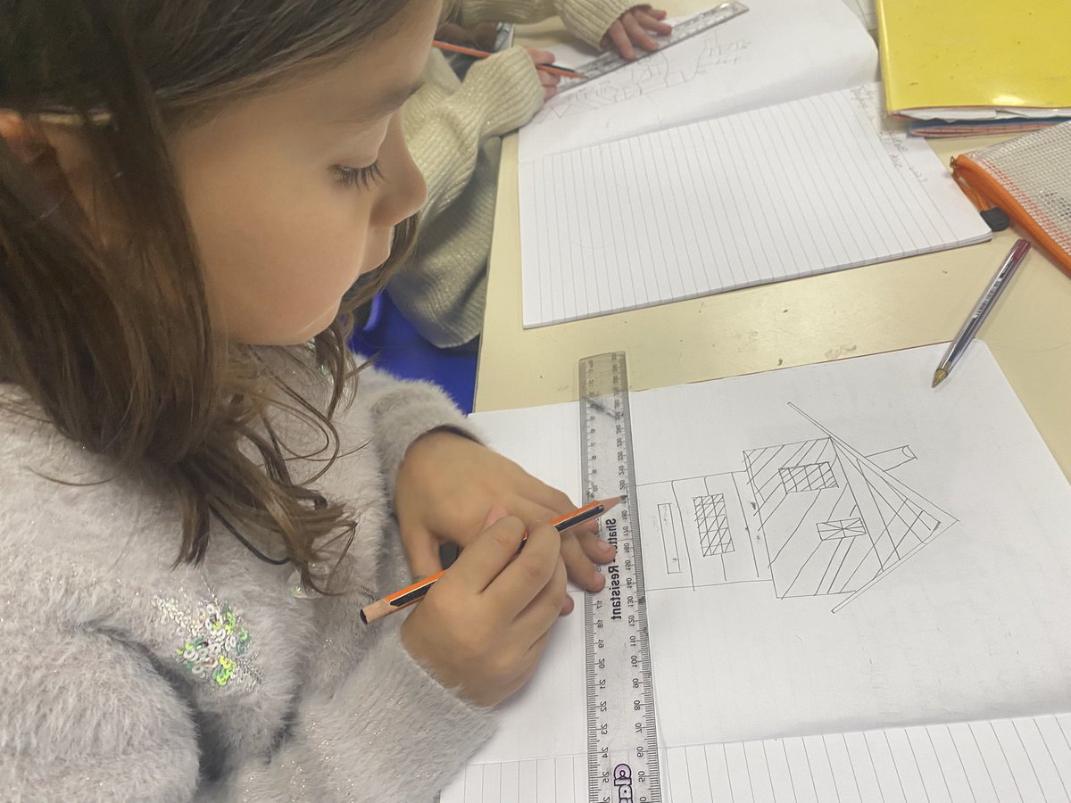 MrsImadBF's tweet photo. In DT we have been learning about Tudor houses and today designed our own, making sure to include lots of detail. 🏡 @MrsWMohranBFS https://t.co/U0xoRBqhBz