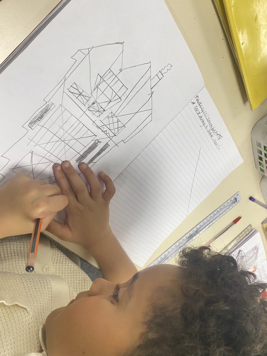 MrsImadBF's tweet photo. In DT we have been learning about Tudor houses and today designed our own, making sure to include lots of detail. 🏡 @MrsWMohranBFS https://t.co/U0xoRBqhBz