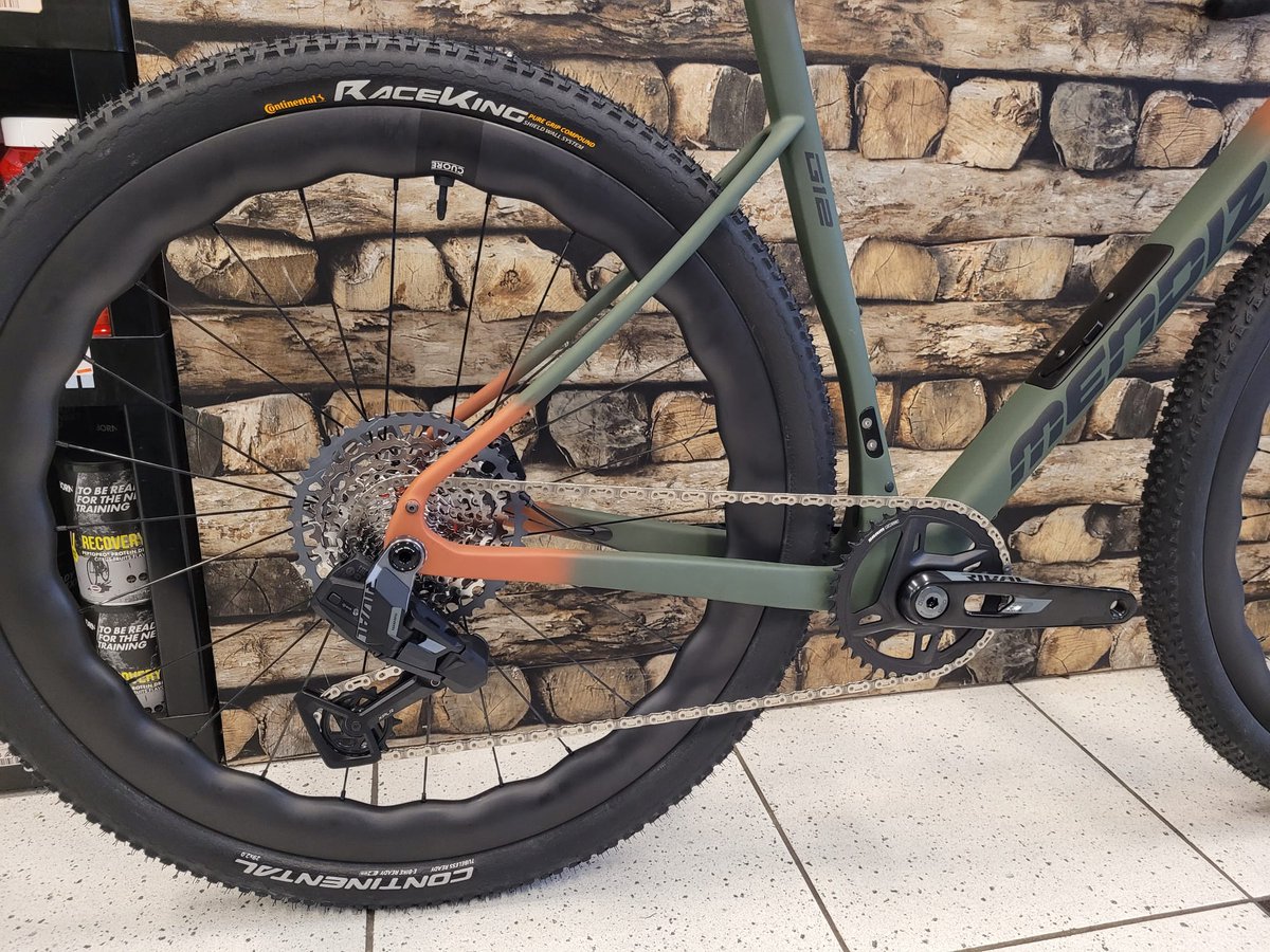 Mendiz G12 Sram Rival 1 x 13 speed met Cuore Wave wielset met 50mm bandenset 🤩👌🏼

#newbike #NewBikeFeeling #NewBikeDay #newbikedayisthebestday #mendiz #gravelbike #cuore