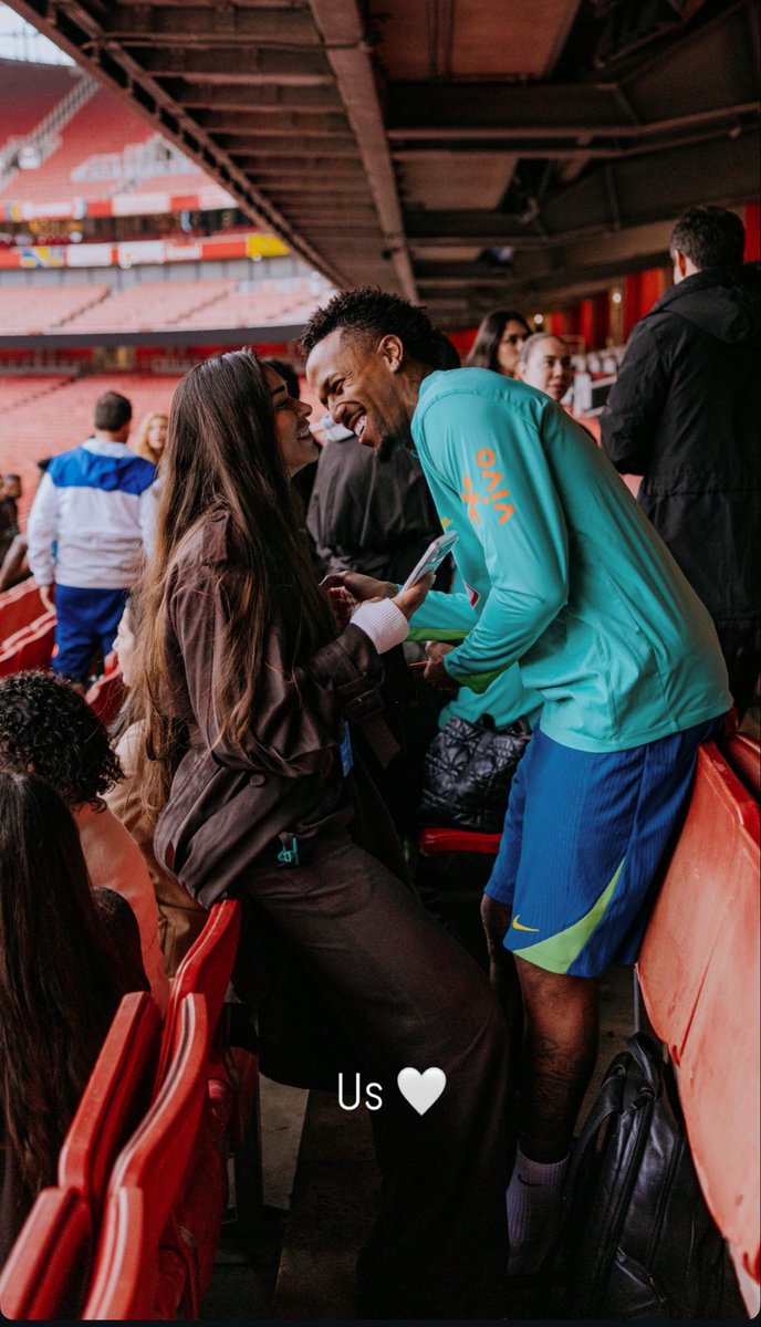 Meu Deus, olha o sorriso do Militão pra Tainá 😍 Kkkk, ele é muito cadelinha dela ou é impressão minha? <a href="/beatrikzt/">Beatriz</a> Sento traída em voz alta 🤣🥹🥹🥹🥹