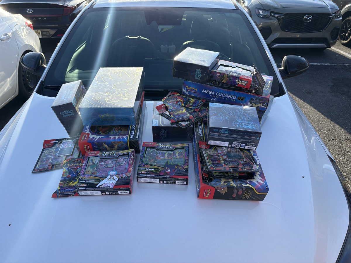 Real_W0LF's tweet photo. @PokeTCGAlerts Me and 3 friends 😮‍💨 https://t.co/oLqsVmQeqO