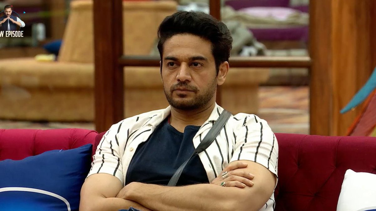 Anushka28470161's tweet photo. "SAB NOMINATED HI RAHOGE"🔥🔥🔥

he can literally decode everymove of makers 💯
bhai yeh banda makers ke sath khel rha hai😂😂

#GauravKhanna https://t.co/hDp8Ritez9