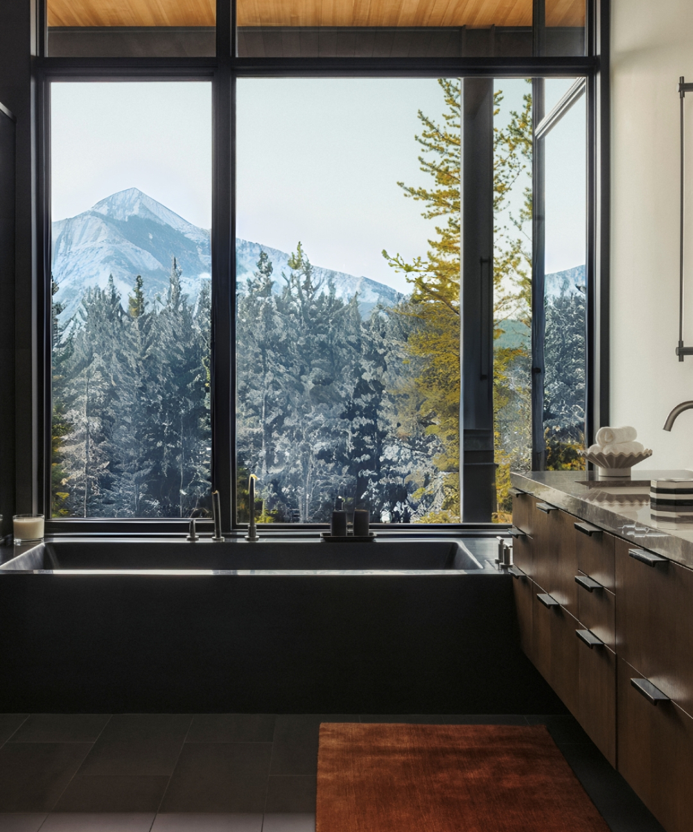 #OPENING • ONE&amp;ONLY MOONLIGHT BASIN, NAISSANCE D’UN REFUGE ALPIN
Sous les pins du Montana, One&amp;Only dévoile Moonlight Basin : un refuge alpin aux lignes pures, où bois blond, lumière franche et horizon infini composent une nouvelle scène de montagne.
#TselanaTravel #OneAndOnly