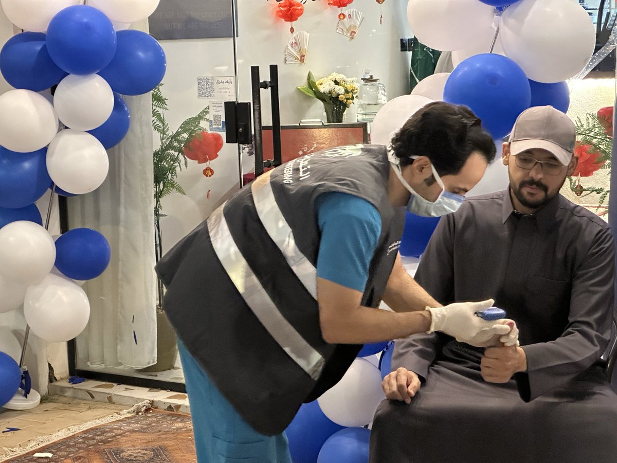 قسم المسؤولية المجتمعية يُفعل مبادرة سكرك موزون بمناسبة #اليوم_العالمي_للسكري بركن تثقيفي وفحص للسكر ولقاح الانفلونزا ، بهدف تعزيز الوعي بأهمية الوقاية من داء السكري واتباع نمط حياة صحي في المجمعات التجارية 

#التطوع_الصحي
#مستشفى_الامير_ناصر_السديري 
#تجمع_الرياض_الصحي_الثاني