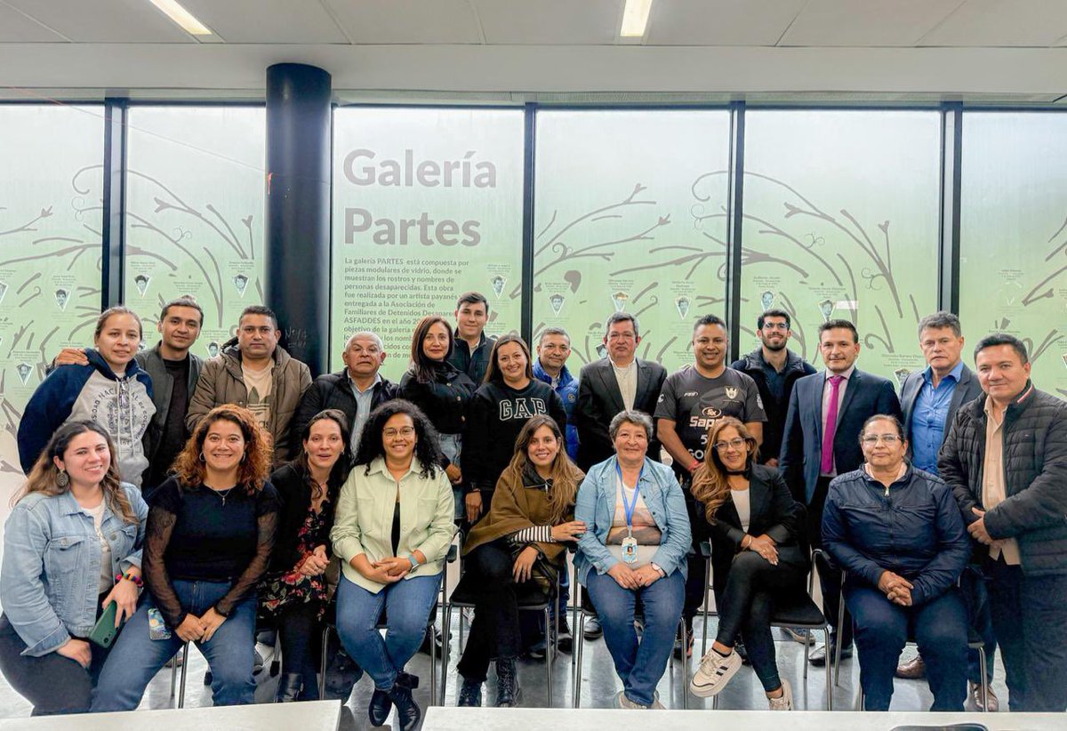 💙 Estuvimos aportando al Plan de Acción Distrital para veteranos víctimas, llevando la voz de la Fuerza Pública y sus familias.

🤝 Junto a la <a href="/ConsejeriaDePaz/">Consejería de Paz de Bogotá 🕊</a>, seguimos trabajando por su reconocimiento e inclusión real. ✨

#MilVíctimas #FuerzaPúblicaVíctima