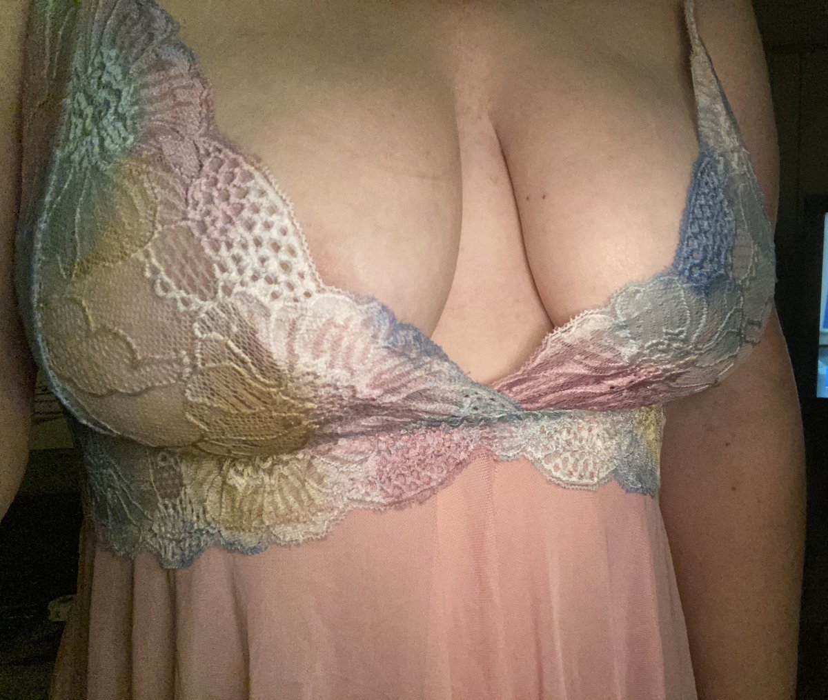 Is it the weekend yet? RT if it’s ok to flash your DMs 😘