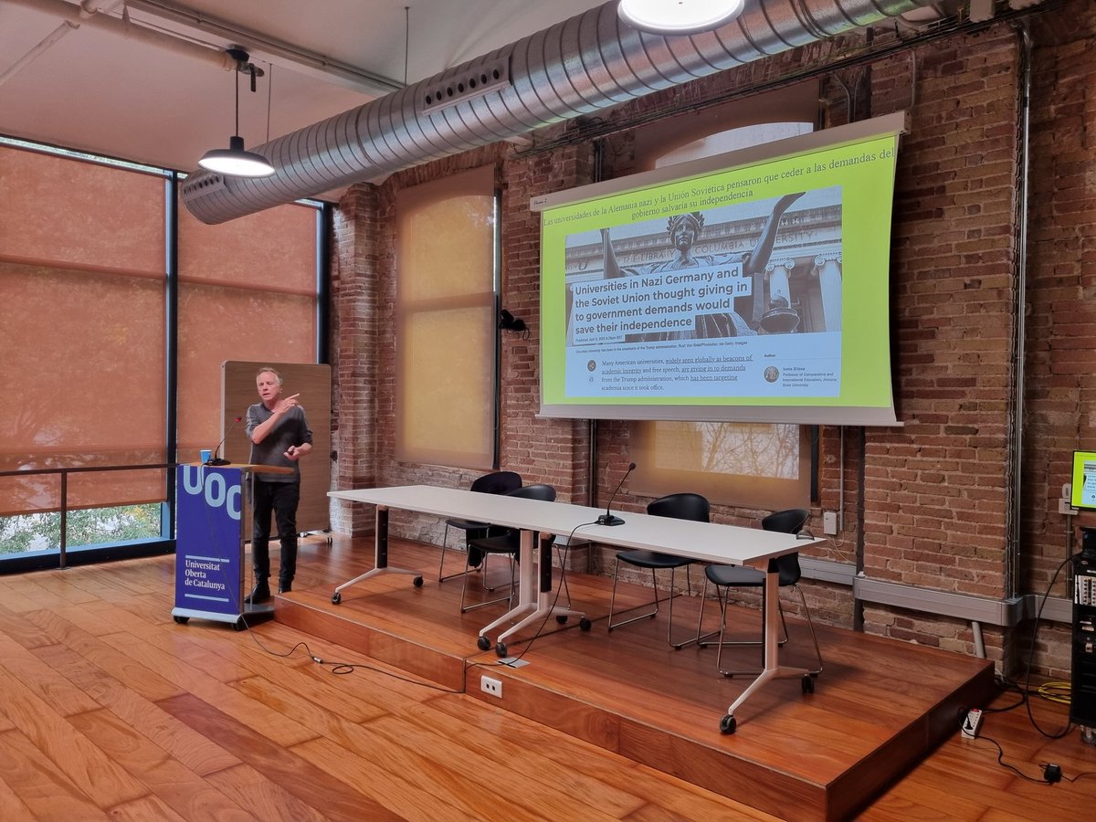 III Seminario de Estudios Culturales de <a href="/GameRecerca/">GameRecerca</a>  - <a href="/UOCuniversitat/">UOCuniversitat</a>, con <a href="/greencitizen/">Toby Miller</a>: "En el entorno universitario hispano, se va reduciendo la importancia de publicar libros o capítulos de libro, y se prioriza la publicación de artículos en revistas científicas en inglés".