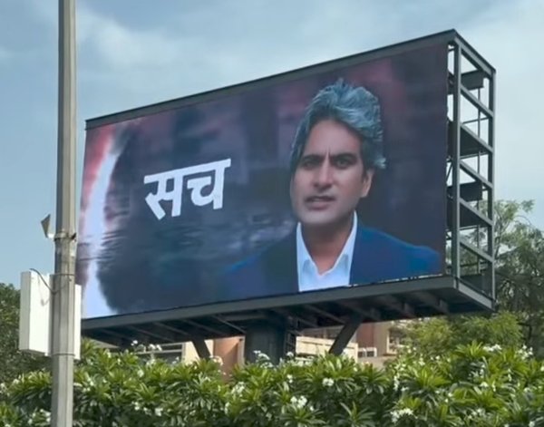 soulnhappiiness's tweet image. Enjoying the favourite show of billions around the globe 🌎 👨‍❤️‍👨👩‍❤️‍👨💏👨‍❤️‍👨👩‍❤️‍👨💏 
No. 1 show 🥇
No. 1 anchor 🥇 
#DecodeWithSudhirChaudhary 🧿♥️💯⚡✨🎵🎶💫