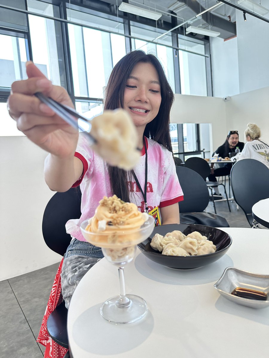 benzthipp's tweet photo. 🥟🥟มังมะโฟกัสเกี๊ยวหนูอ่ะ 555 —- @Waternamj7
#benzthip #nambenznb #Taiwan https://t.co/MpXdcqU7Lj