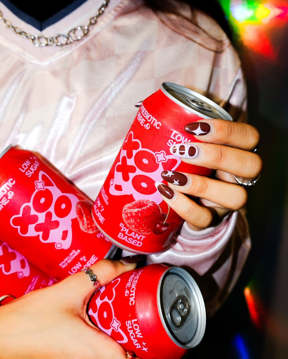 PENTAWARDS's tweet image. XOXO soda&apos;s #packagingdesign bursts with energy through vivid colour palettes and punchy typography. The design is vibrant and modern, with a fun, graphic style that ties seamlessly across flavour variants. #DailyDesignInspiration