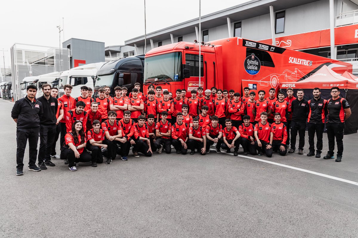 𝙐́𝙡𝙩𝙞𝙢𝙖 𝙘𝙞𝙩𝙖 𝙙𝙚𝙡 𝙖𝙣̃𝙤 y visita top 👀🔥

Lxs alumnxs han estado en el Racing Weekend, entrando al box de Monlau Motul en <a href="/tcrspain/">TCR Spain</a> y <a href="/F4Spain/">F4 Spanish Championship</a>.

Vivir un final de temporada desde dentro… otra historia. 🏁