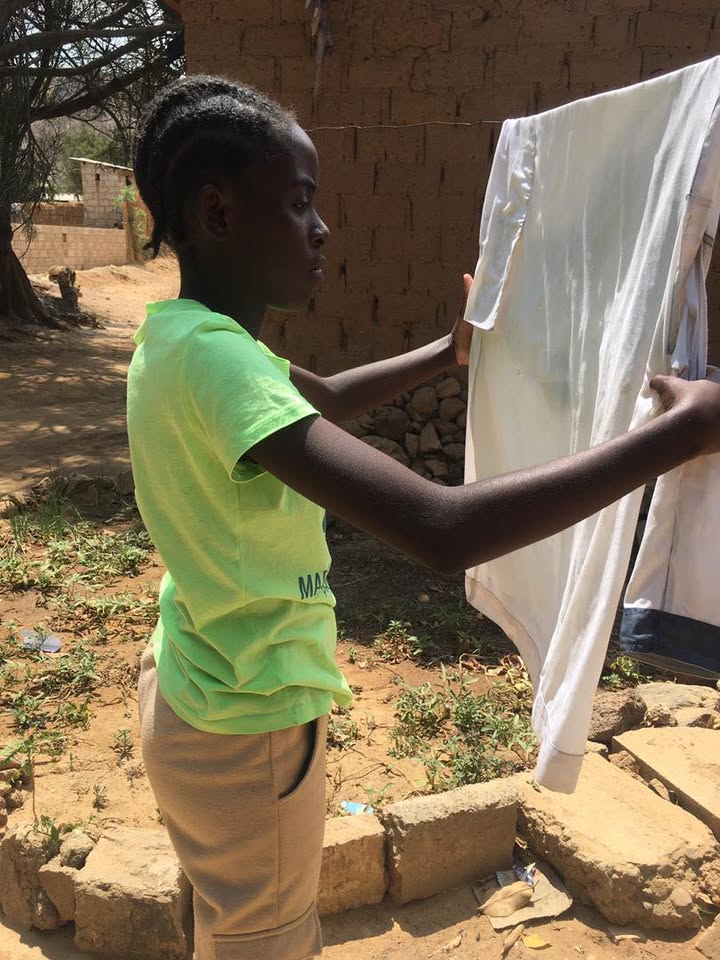 AEProgram's tweet image. We are proudly shaping tomorrow’s leaders at our flagship Learning &amp;amp; Leadership Center in Kafue, #Zambia—over 200 peer educators trained and already making a difference. Recently, 52 of these outstanding youth brightened the lives of elders in the Kalundu View community with…