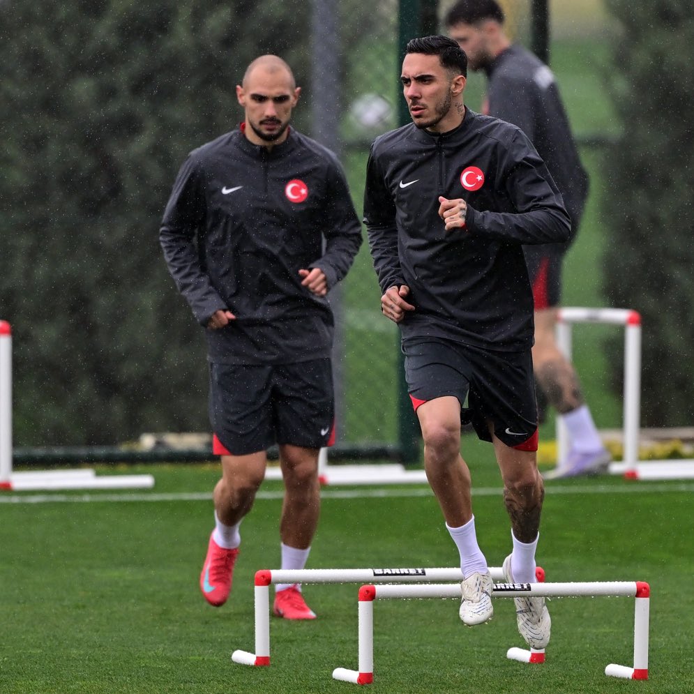 Vincenzo Montella: "Emirhan Topçu'nun sakatlığı birkaç gün önce nüksetti ve İspanya maçında olmama durumunu göz önünde bulundurarak böyle bir karar aldık."