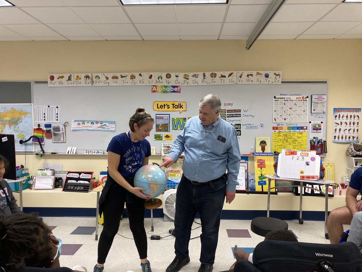 BuildingWingsCo's tweet image. Using real objects that correspond with the text helps boost comprehension, build background knowledge, and support learners with visual impairments. Hands-on for the win! 🌍✨ 
#LiteracyMatters #SpecialEd #TeachBetter #HandsOnLearning