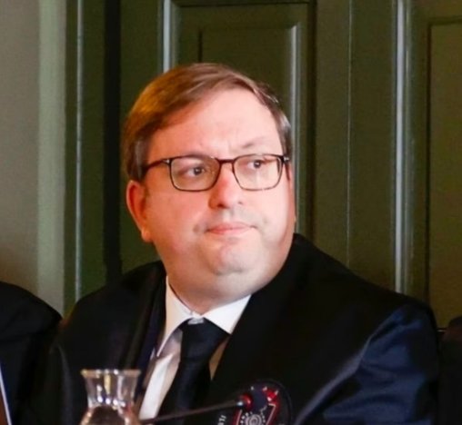 AsturCuervo's tweet image. El letrado que comparó el caso del FGE con una violación grupal y con el caso Bretón, es suspendido un mes por insultar a un investigado en X.