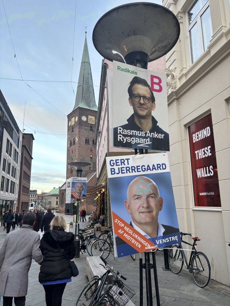 デンマークは各地で選挙ウィークなのね。スナボーだけじゃなくオーフスにも選挙の看板。
背景にはオーフス大聖堂。