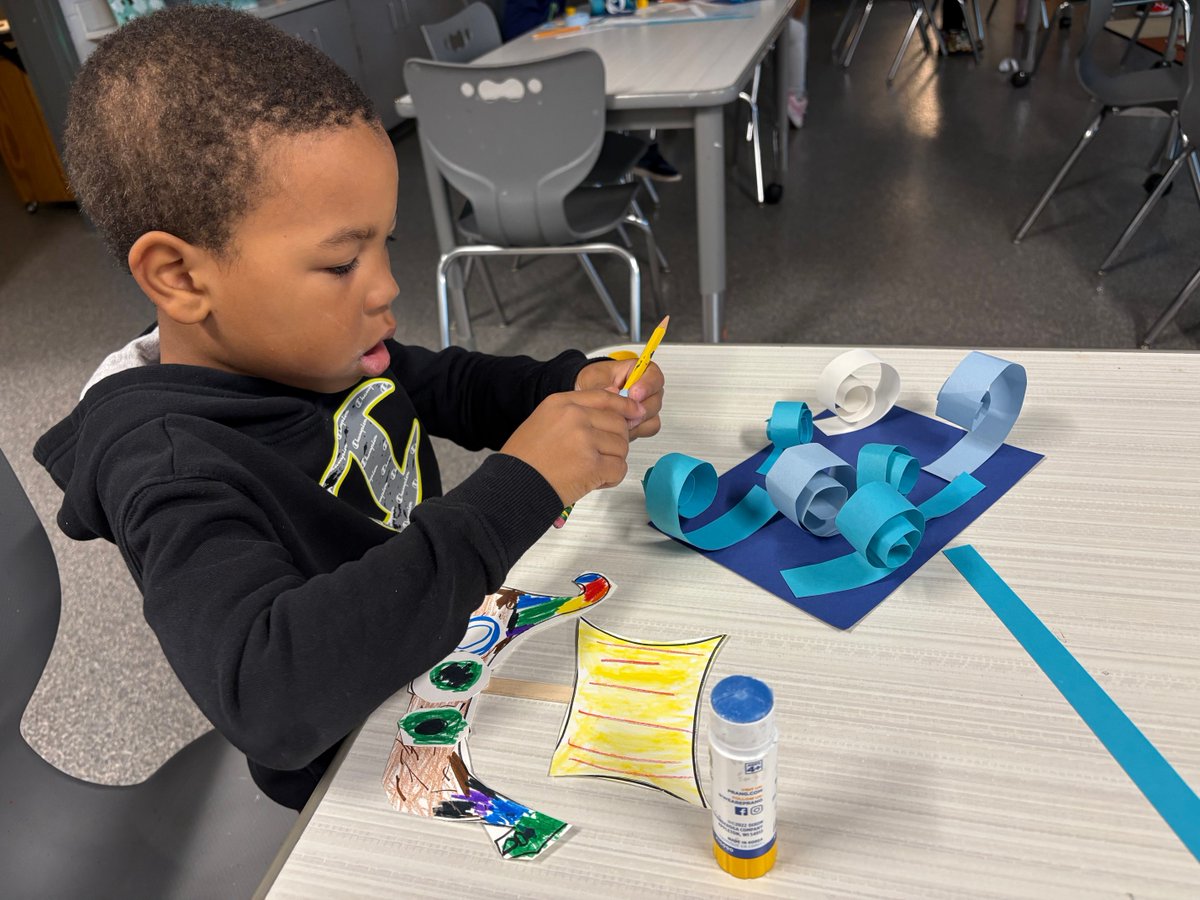 FoxHillElem's tweet image. Our Kindergarten artists are creating Viking ships inspired by Felix Travels Back in Time! They learned how Vikings built and sailed their ships while practicing craftsmanship and early engineering to make 3D ocean waves. 🌊🛶
#WeGrowPanthers #Focused_On_eXcellence