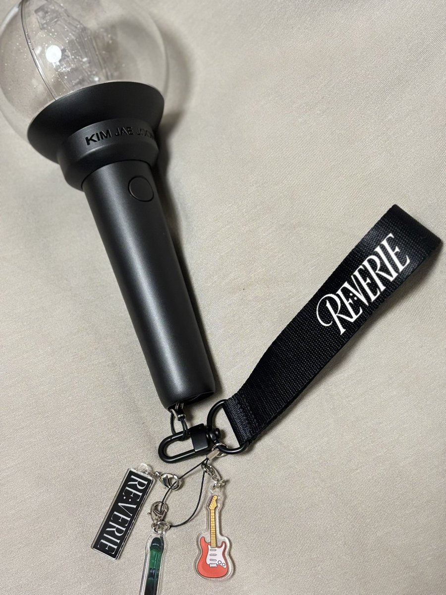 ジェジュン♪ #REVERIE_JAPAN のグッズ ペンライトストラップを こんな