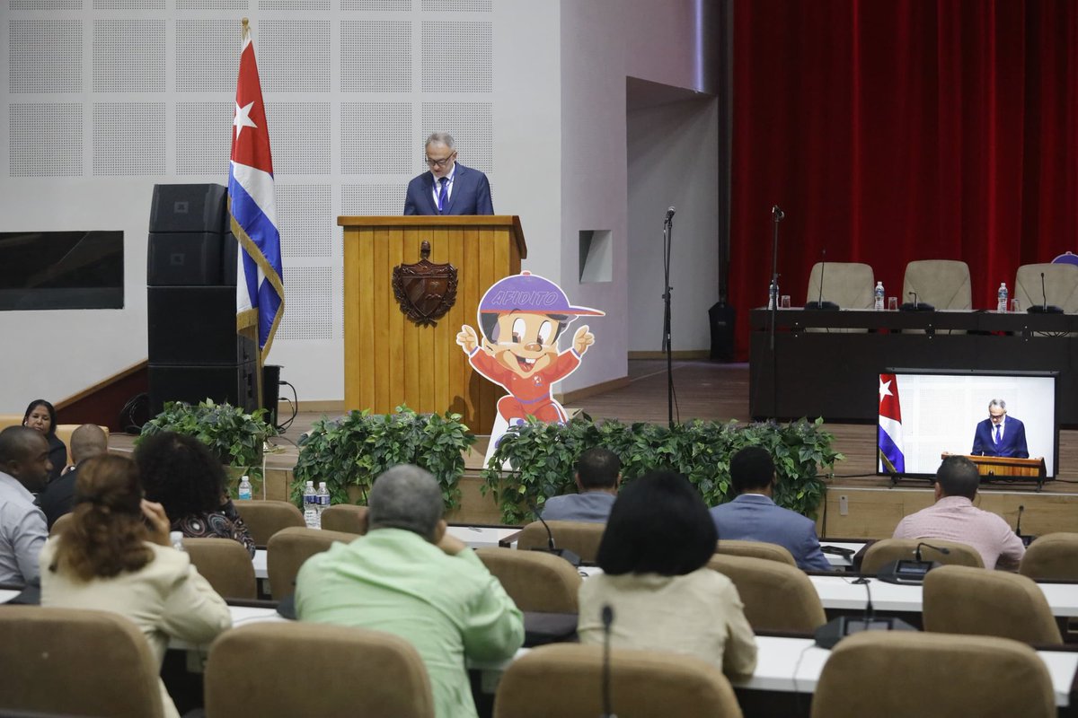 InderCuba's tweet photo. La intervención de Zoran Gajic, ministro de deportes de Serbia, prestigió el comienzo de la sesión de hoy en #Afide2025.
#DeporteCubano
#CienciaParaVencer https://t.co/qWHCLJAgmd
