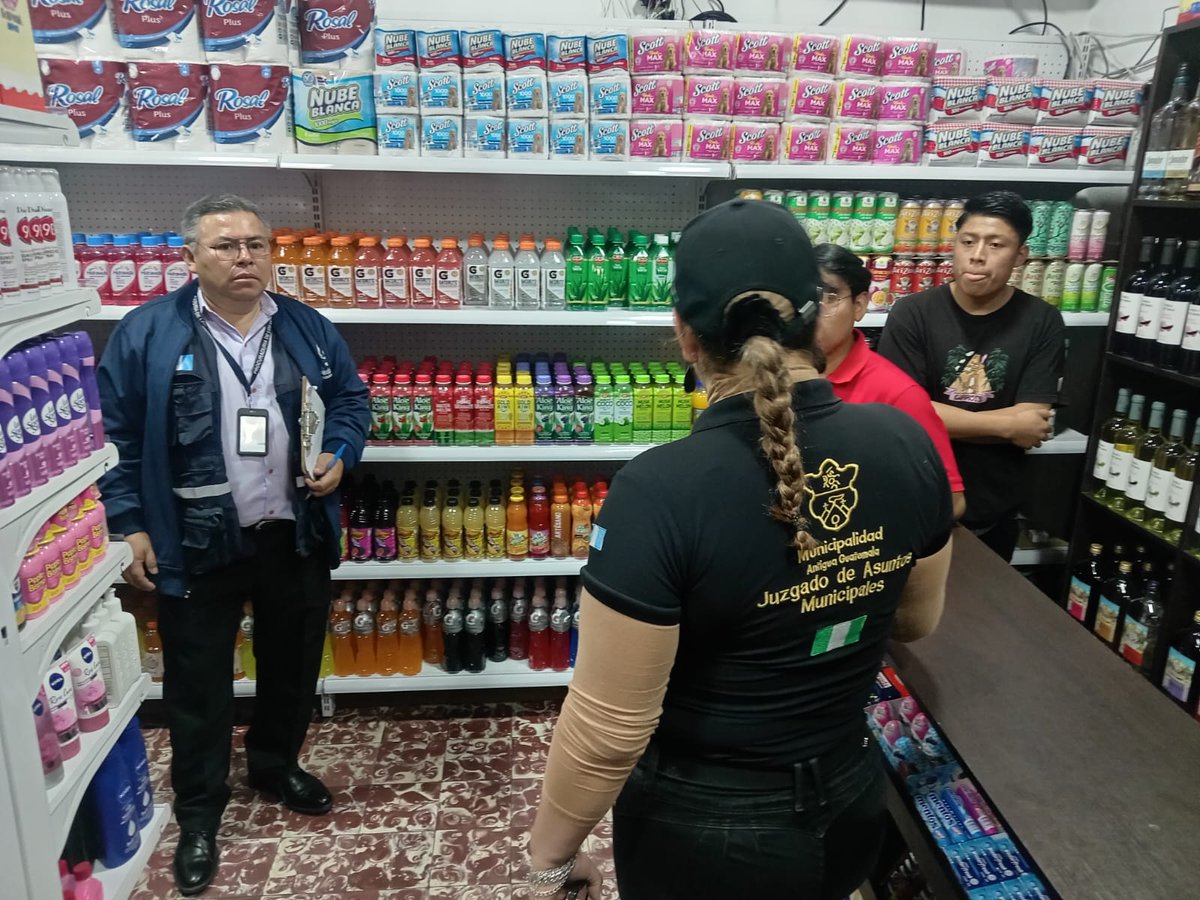 📍#Sacatepéquez
Con el objetivo de garantizar que no se vulneren los derechos de las personas comerciantes ni de los representantes de las instituciones que verifican la regulación de comercios y negocios en el municipio de Antigua Guatemala, la Auxiliatura de la <a href="/PDHgt/">PDH Guatemala</a> supervisa