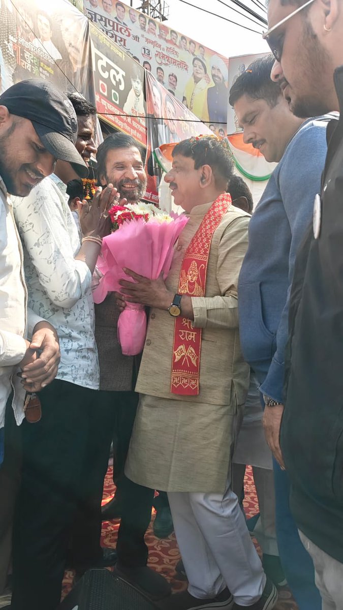 कल भोपाल सीहोर से लोकसभा सांसद श्री आलोक शर्मा जी को सीहोर रेलवे स्टेशन पर ट्रेनों के स्टॉपेज के संबंध में पुनः ज्ञापन दिया गया आशा ही नहीं पूर्ण विश्वास है कि जल्द ही की लंबित मांगे पूरी होगी <a href="/AshwiniVaishnaw/">Ashwini Vaishnaw</a> <a href="/Alok_SharmaBJP/">Alok Sharma</a> <a href="/WesternRly/">Western Railway</a> <a href="/Gmwrly/">GMWR</a> <a href="/IR_CRB/">RB CRB</a> <a href="/RatlamDRM/">DRM Ratlam</a> <a href="/RailwaySeva/">RailwaySeva</a>