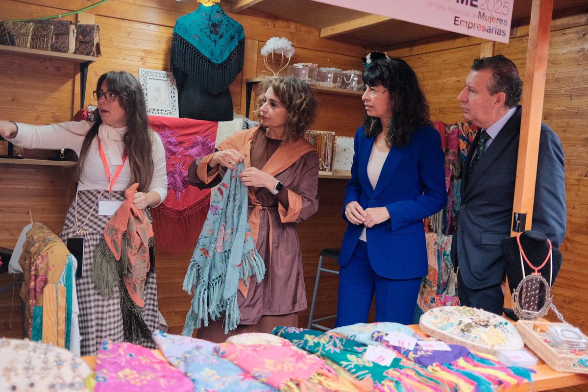 JFdezdelosRios's tweet image. El crecimiento de la mujer empresaria en Sevilla es notable. Desde el inicio de @FEPMEsevilla en 2005 hemos crecido 16 puntos porcentuales. 
Hoy, el 42% de los autónomos son mujeres, impulsando el empleo rural.

Pero las empresarias continúan enfrentando dificultades para obtener…