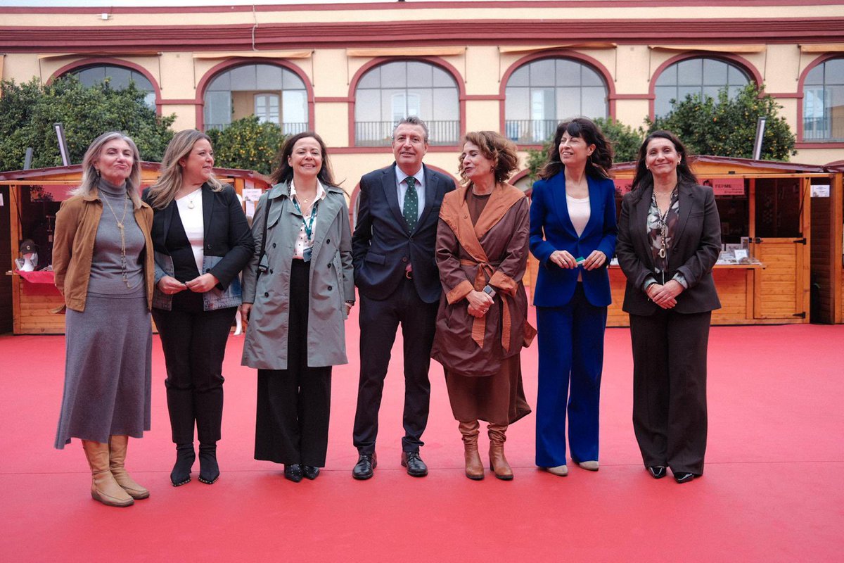 JFdezdelosRios's tweet image. El crecimiento de la mujer empresaria en Sevilla es notable. Desde el inicio de @FEPMEsevilla en 2005 hemos crecido 16 puntos porcentuales. 
Hoy, el 42% de los autónomos son mujeres, impulsando el empleo rural.

Pero las empresarias continúan enfrentando dificultades para obtener…