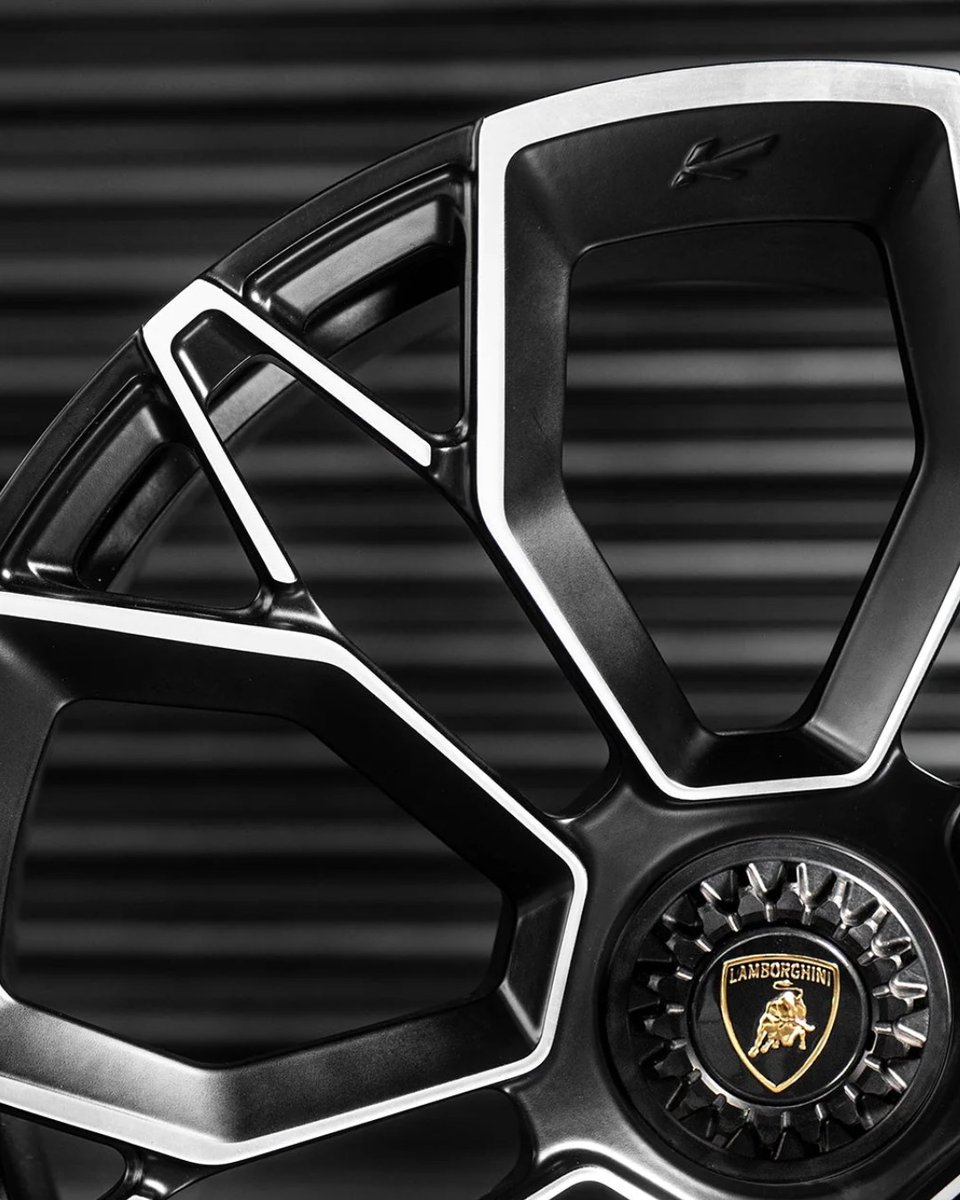 ProjectKahn's tweet image. Lamborghini Aventador Type 53 Forged Light Alloy Wheels
Price: £4,998.96 INC. VAT

Vehicle: Lamborghini Aventador
Size (Front): 9 x 20&quot;
Size (Rear): 13 x 21&quot;
Colour: Diamond Cut / Gloss Black

Enquire to Purchase

#LamborghiniAventador #Type53Wheels #KahnDesign #ForgedAlloyWheels