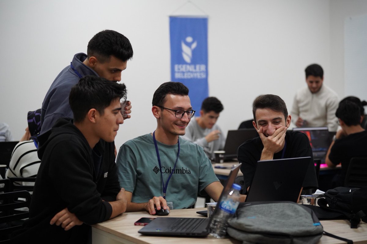 Filistin temalı Oyun Geliştirme Kampı Başladı! 🇵🇸 🇹🇷 

Bundan sonrası sizde gençler, iyi kodlayan kazansın. 🏆👩‍💻👨‍💻