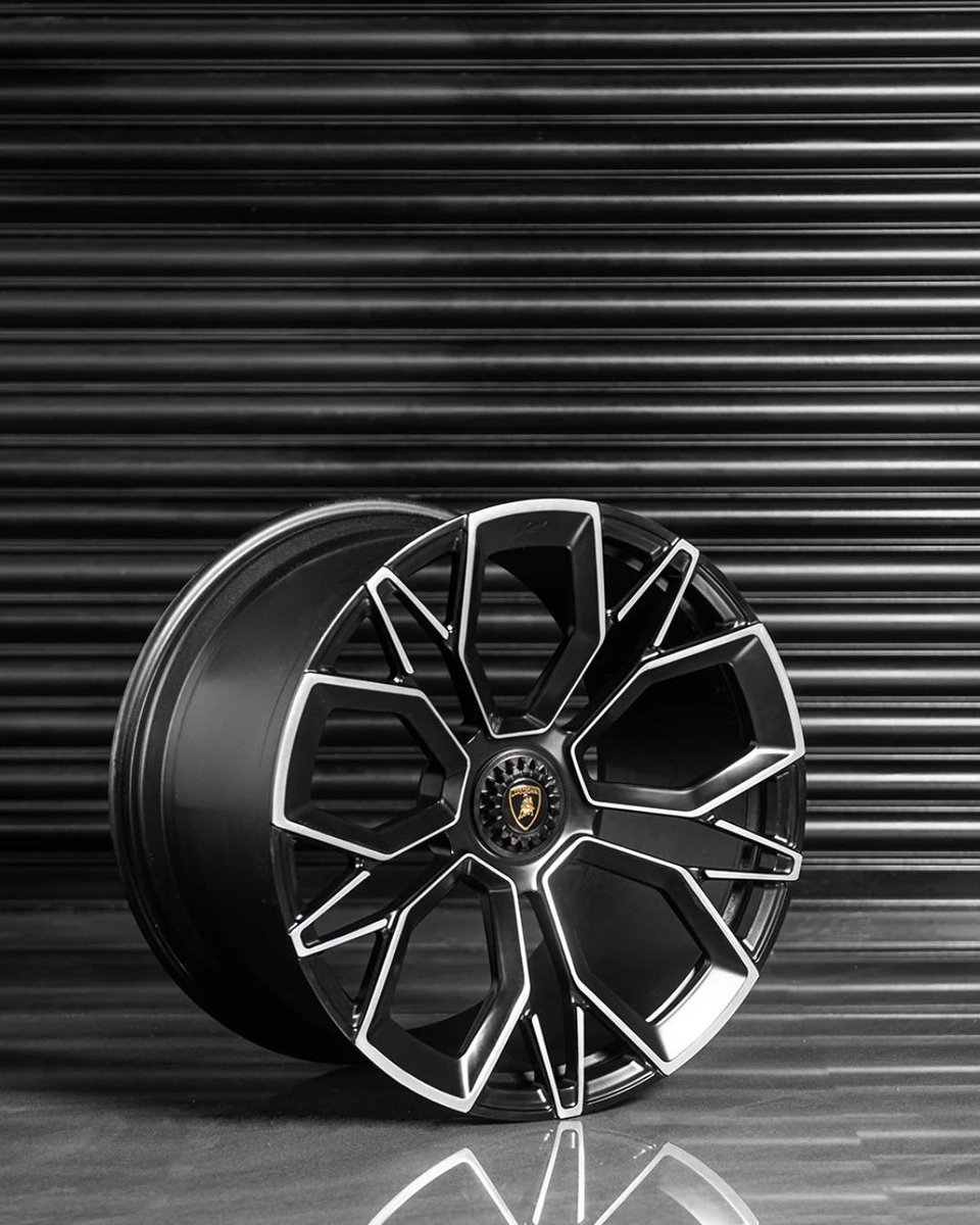 ProjectKahn's tweet image. Lamborghini Aventador Type 53 Forged Light Alloy Wheels
Price: £4,998.96 INC. VAT

Vehicle: Lamborghini Aventador
Size (Front): 9 x 20&quot;
Size (Rear): 13 x 21&quot;
Colour: Diamond Cut / Gloss Black

Enquire to Purchase

#LamborghiniAventador #Type53Wheels #KahnDesign #ForgedAlloyWheels