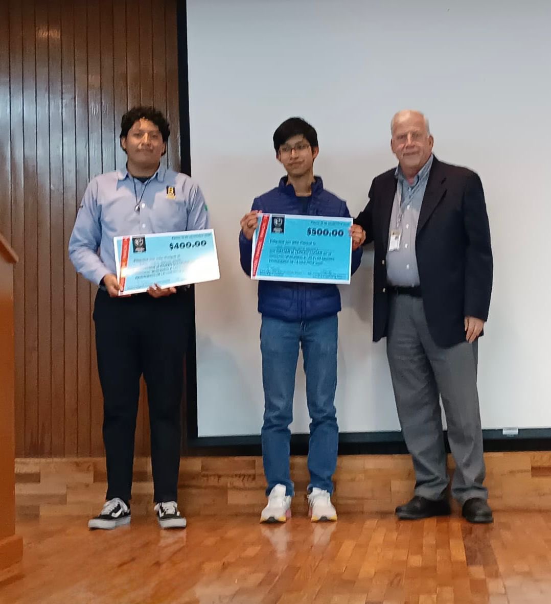 La #UASLPFCA Felicita a los ganadores del las y los mejores Financieros de la Facultad 2025
🥉Tercer Lugar: Emmanuel Sánchez
🏅Cuarto Lugar: Eric Sixtos
¡Muchas felicidades!👏