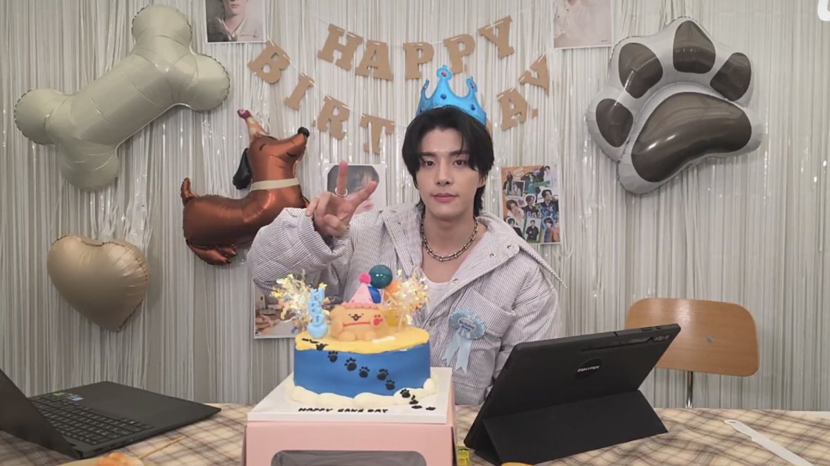 unleashedjake's tweet image. prettiest birthday boy!!! #HAPPY_JAKE_DAY