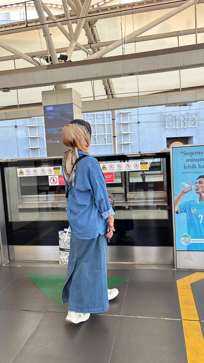 Puspitapit_'s tweet photo. Another top 1 rok jeans favorite aku, jeans yg tebel dan bagus bgt bahan jeans nya. Dan dia ada belahan di belakangnya yg bikin cantik, jd buat kalian yg berhijab. Harus pake legging ya🤍

https://t.co/1ETRdjG0AI

Lagi-lagi ini petite friendly gaiss😍 https://t.co/OS0kx0ObcM