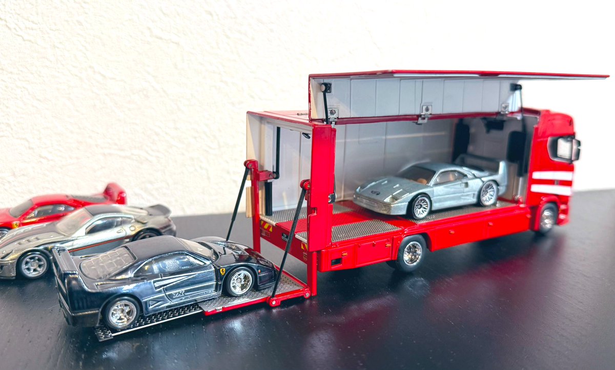 Shi24Go's tweet photo. 無事、積載車に積まれてF40の
STHがご到着されました〜🚗

これはカッコいい！！！✨

#hotwheels
#ホットウィール https://t.co/cLE66OQV8S