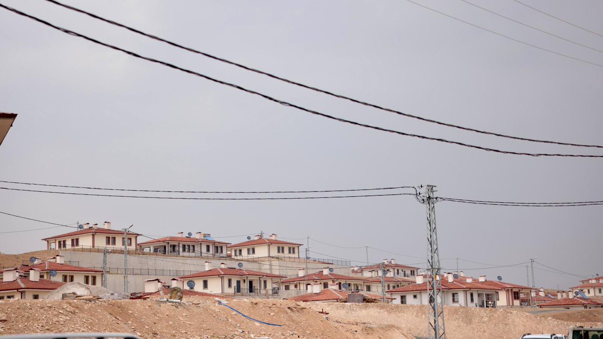 📍Bahri Mahallesi

Malatya Valimiz Sayın Seddar Yavuz ile birlikte bir sonraki durağımız Bahri Mahallemiz oldu. Deprem konutlarında hemşehrilerimizle bir araya gelerek taleplerini ve sorunlarını yerinde dinledik.

Hemşehrilerimizin huzuru ve yaşam kalitesi için çalışmalarımıza