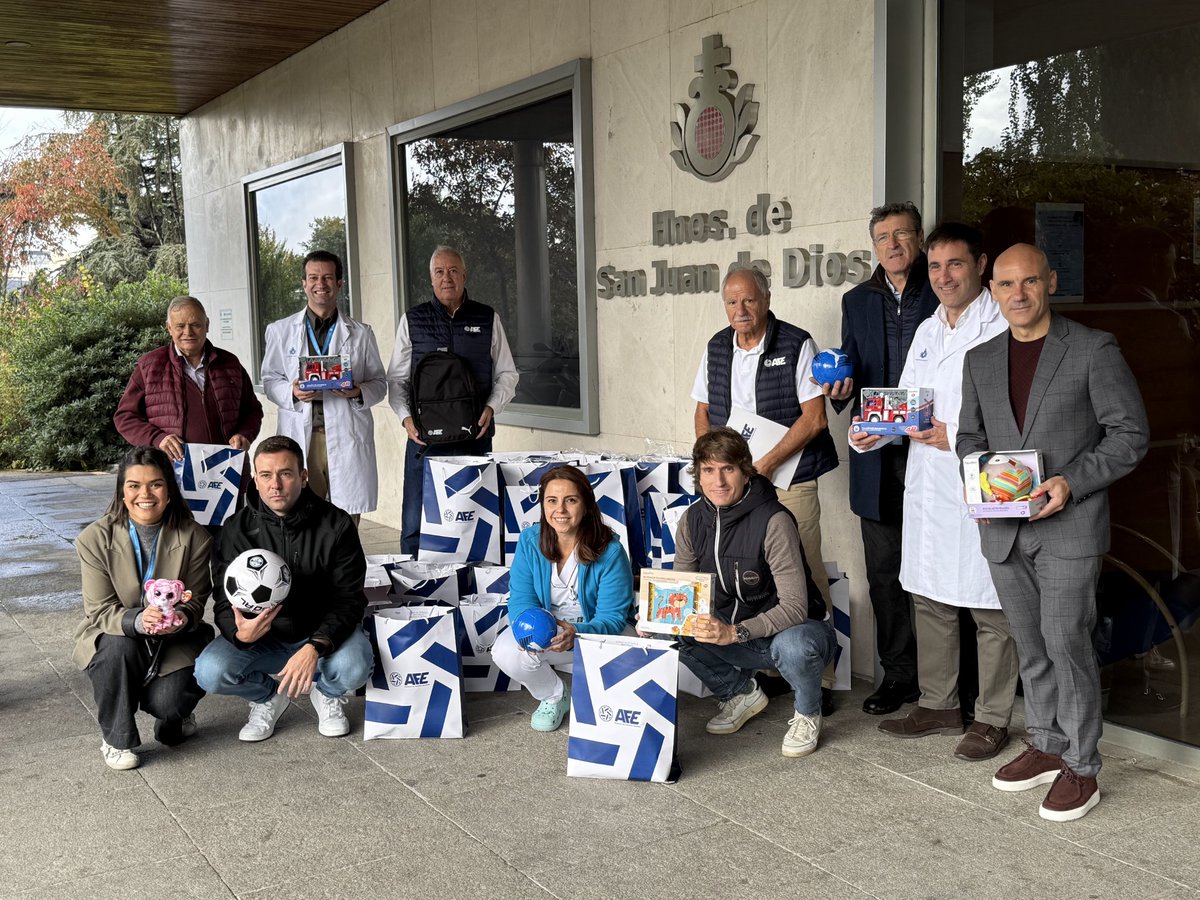 🎁 'Campaña de Navidad' de AFE.

➡️ Visita al Hospital Universitario San Rafael.

🫶 Gracias a los pacientes y los trabajadores del centro por el recibimiento y enseñarnos tanto en tan poco tiempo.