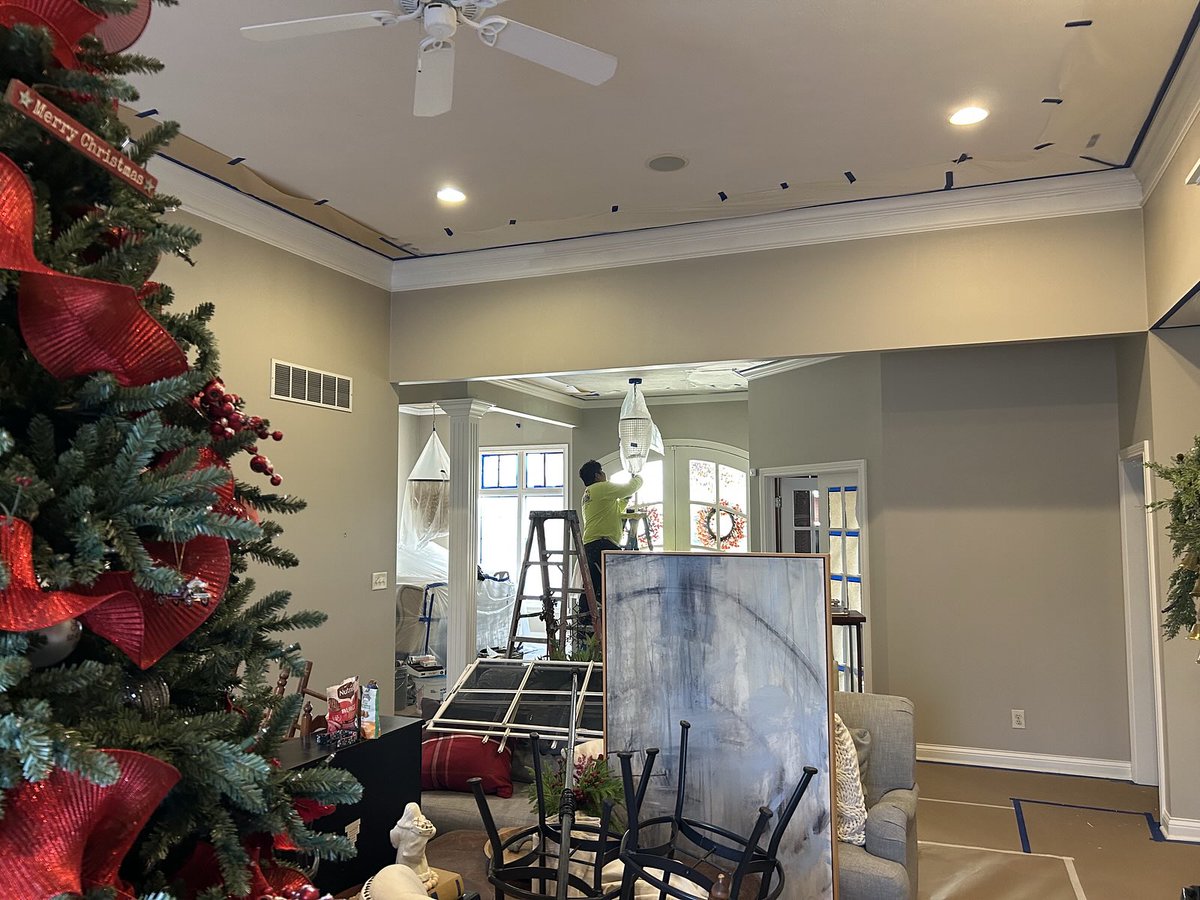 Florabropaint's tweet image. Good morning Greenwood! #TeamFBP is ready for this whole home repaint for a great #repeatclient! 🙌🏼

#HomeMakeover #customhomes #ppgpaint #sherwinwilliams #homedesign #Indy #IndysBestPainter #interiordesign #diy #indy #customhome #cabinetpainting #kitchendesign #interiorpainting