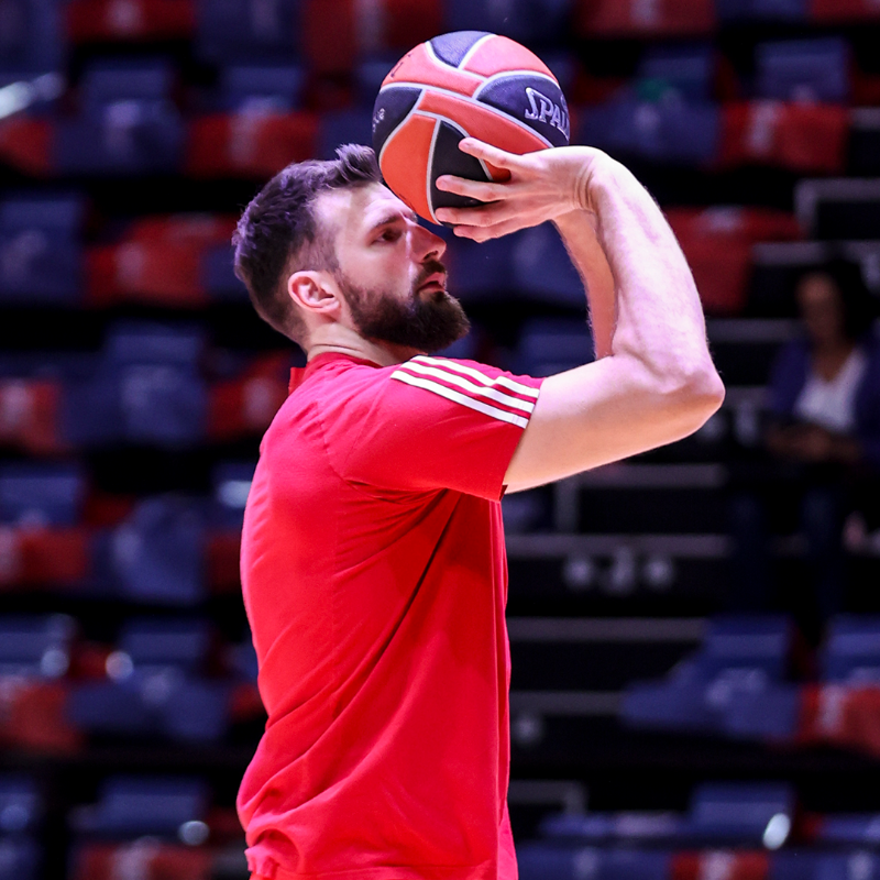 FCBBasketball's tweet photo. Friday night - EuroLeague time. This is the line-up we’re starting with tonight in Antalya: Rathan-Mayes, McCormack, Kratzer, Dinwiddie, Lucic, Radanov, Jessup, Giffey, Jovic, Hollatz, da Silva und Mike.

#EFSBAY #FCBB | Photo: EuroLeague https://t.co/c2YasDT4r5