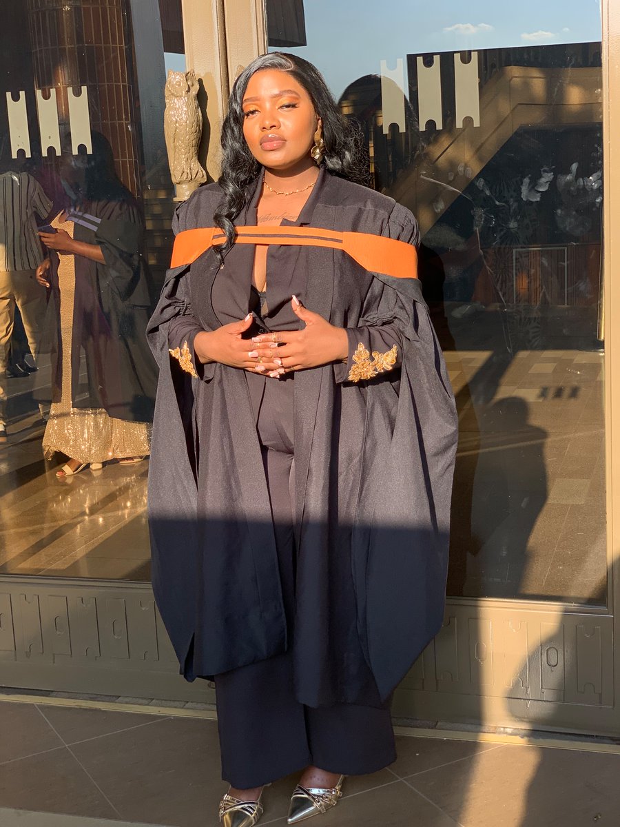 RealNtoshy's tweet photo. @destinyzee I’m the first graduate in my family with a Degree bagged 🥹❤️🤌🏾🔥🔥❤️ https://t.co/SIuuMlwbxL