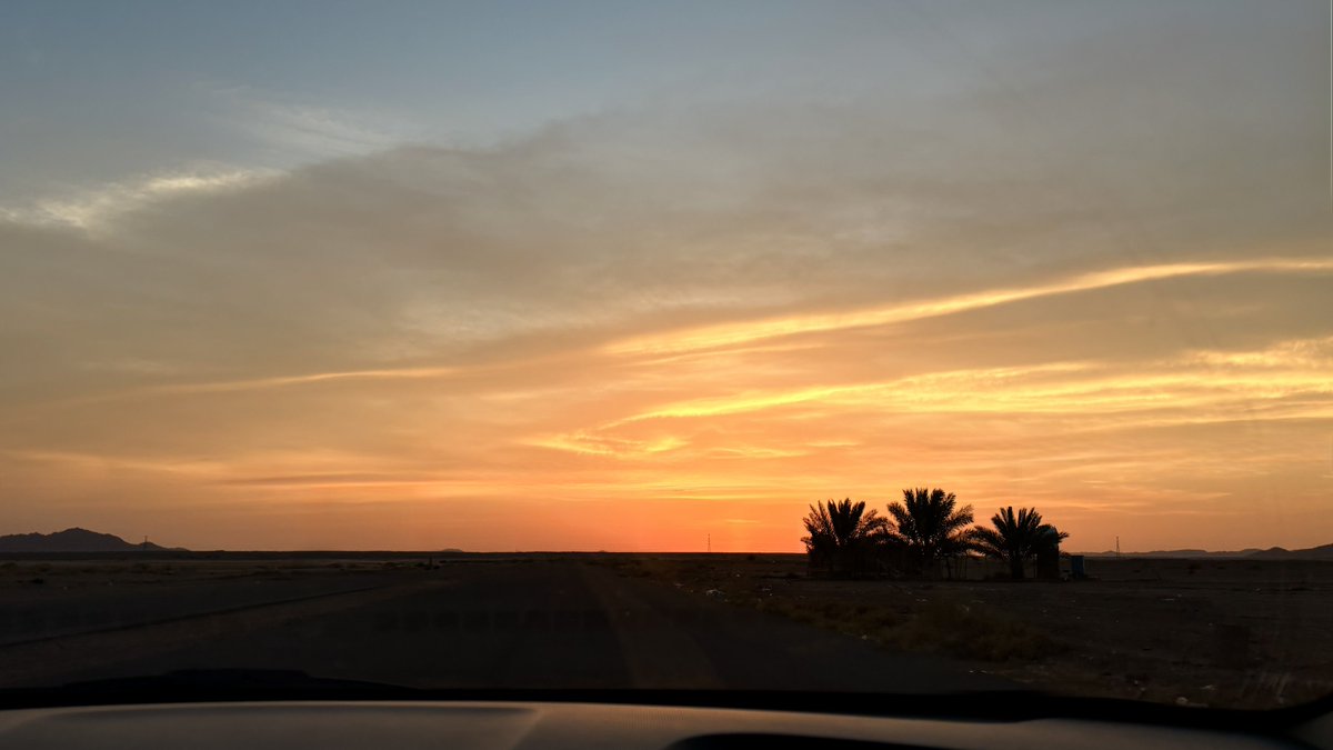 «ما جَحِدَ الحُبَّ غير جاهِلهِ
أَيَجْحَدُ الشمسَ مَنْ لَهُ بصرُ؟»