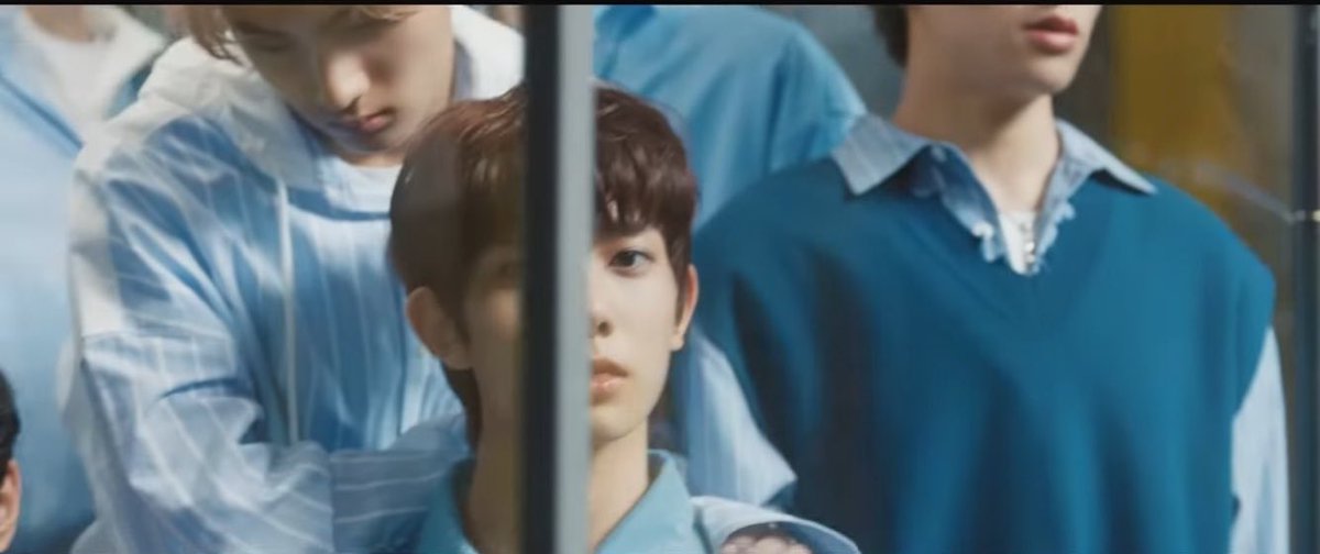 enhatranslates's tweet image. jake and jungwon also talked about how jay fell asleep while filming the let me in mv. the director said that they couldn’t sleep but jay dozed off without even realizing he was falling asleep so the director just used the cut as it is 😭

#JAKE @ENHYPEN_members