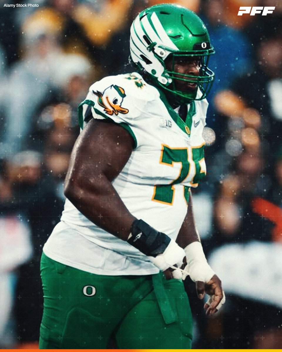 PFF_College's tweet image. Oregon OL Emmanuel Pregnon This Season:

🟢 248 Pass Block Snaps
🟢 Zero Sacks Allowed
🟢 2 Pressures Allowed
🟢 91.3 Pass Block Grade

@oregonfootball