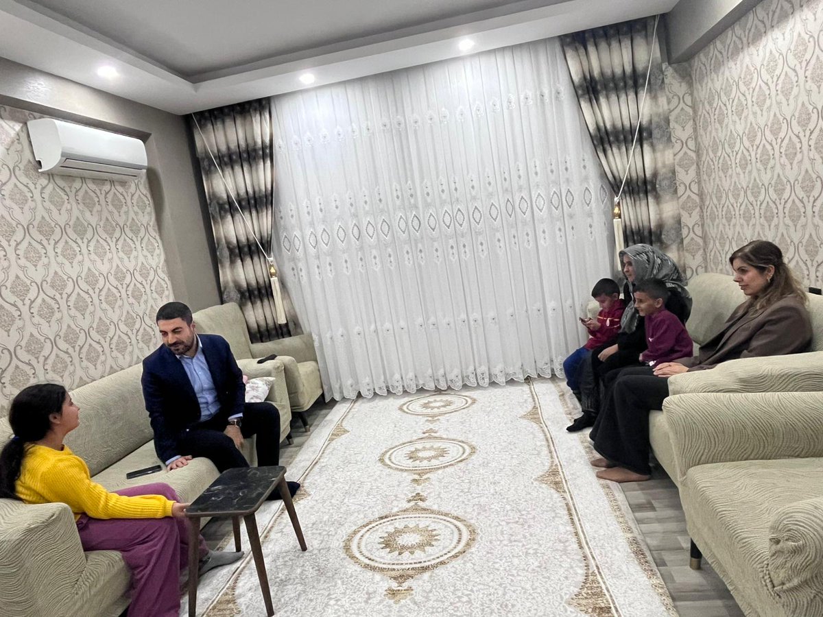 Başkanımız Sn. Av. Orhan Çelik ve Başkan Yardımcımız Derya Coşkun, özel aile ziyaretlerimizi sürdürüyor.
Peygamber Efendimiz (s.a.v) buyuruyor:
"Yetimin başını okşayan, her saç teli kadar sevap kazanır." (Ahmed bin Hanbel)
Bir yetimin duası, bir ailenin gülümsemesi her şeye