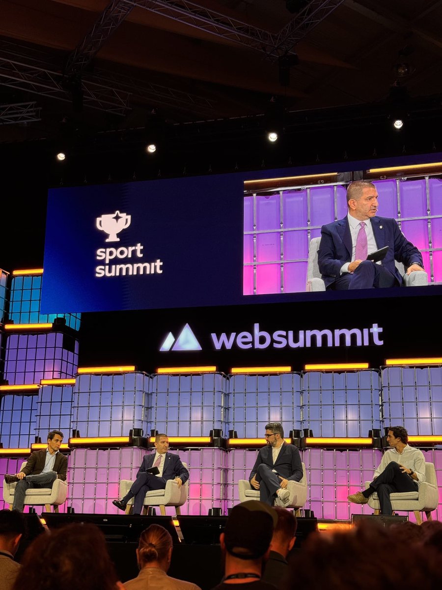 Web Summit Lisbon’da tarihe geçtik! Sporting Lisbon ve Atlético Madrid’in dijital liderleriyle aynı sahnede yer alarak konuşma yapan ilk Türk spor kulübü 'Galatasaray' oldu.

🔸 Galatasaray Spor Kulübü Teknoloji A.Ş. Başkan Yardımcısı Dr. Erdem Erkul yer alarak Sport Summit